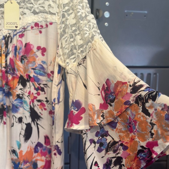 Jodifl Women's Floral Lace Top - Multicolor - Picture 2 of 6